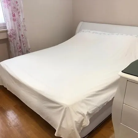 Bedroom With Bathroom Shower スプリト