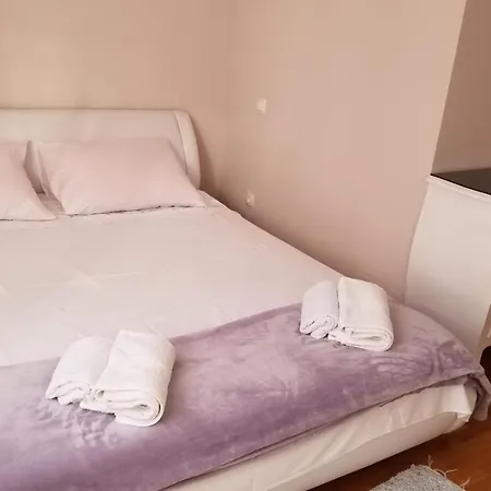 Apartman Bedroom With Bathroom Shower Split