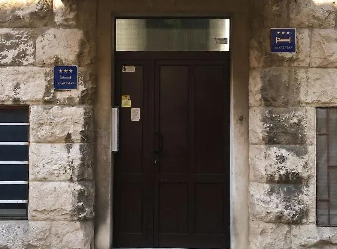 Bedroom With Bathroom Shower Σπλιτ