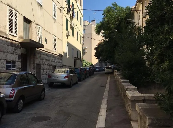 Bedroom With Bathroom Shower Διαμέρισμα *