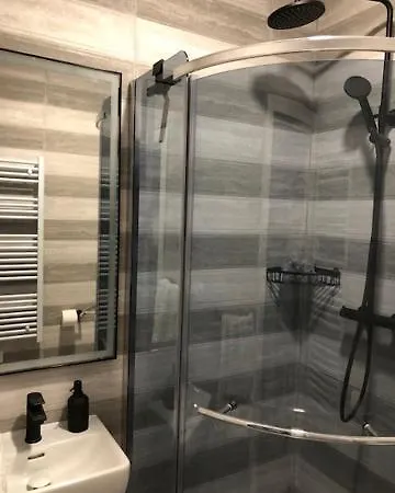 Daire Bedroom With Bathroom Shower